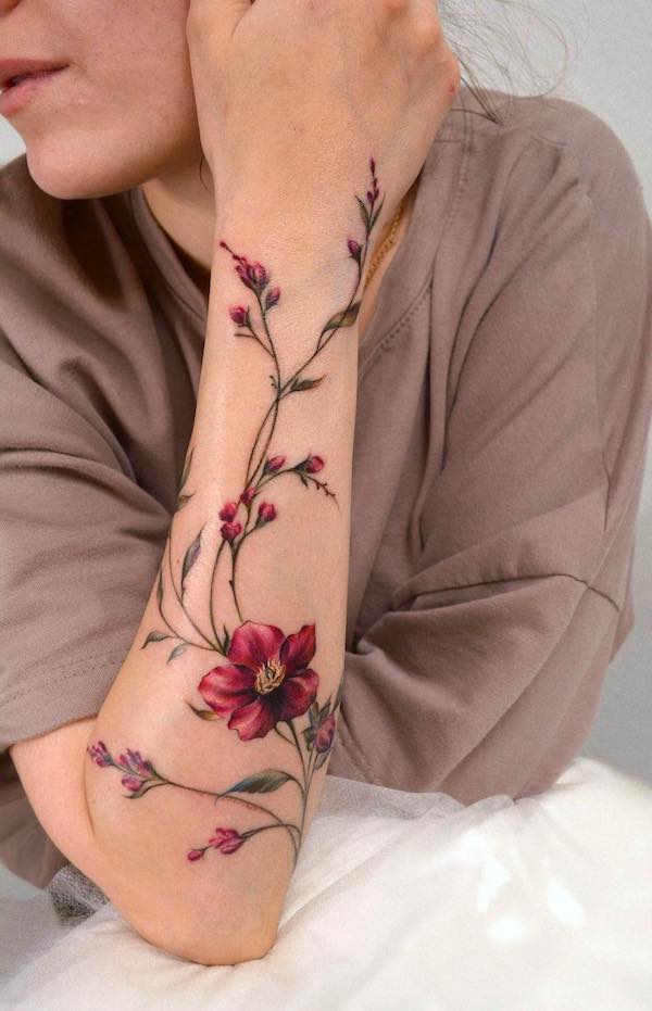 Tatuaj cu floare pentru antebrat de @yershova_anna.tatt
