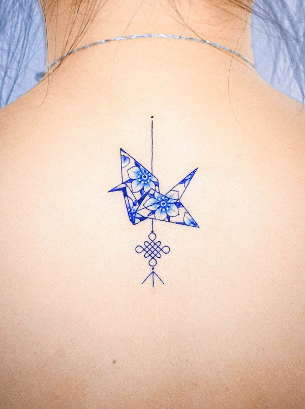Tatuaj cu macara de hartie de @e.nal_.tattoo