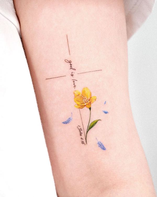 Cruce cu floare si citat de @tattooist_solar