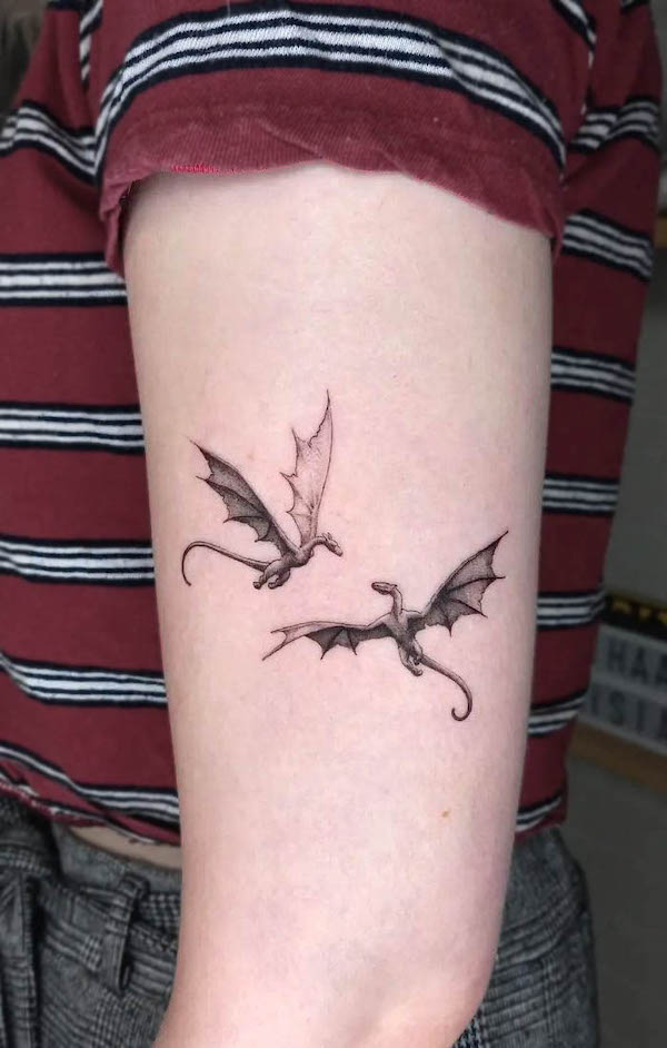 Tatuaj mic dublu dragon pentru brat de @kasper.august