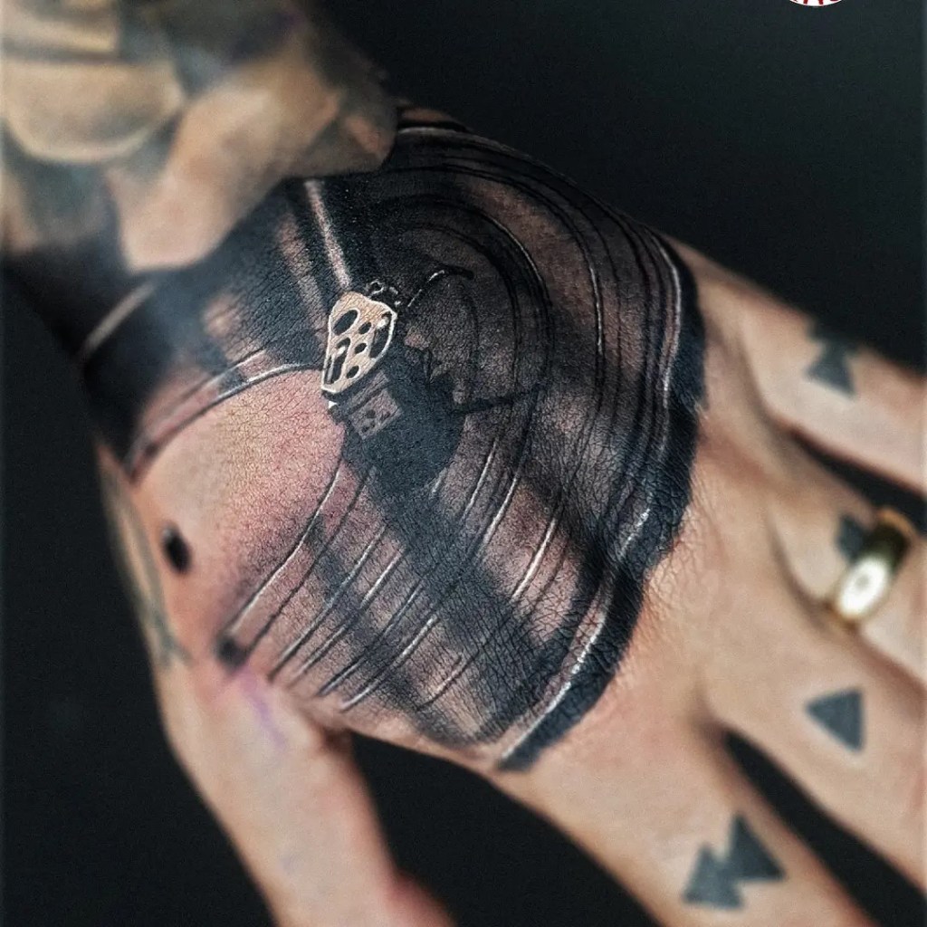 prince Repeated Shipley 100+ Modele unice de tatuaje pentru barbati | MoJoo
