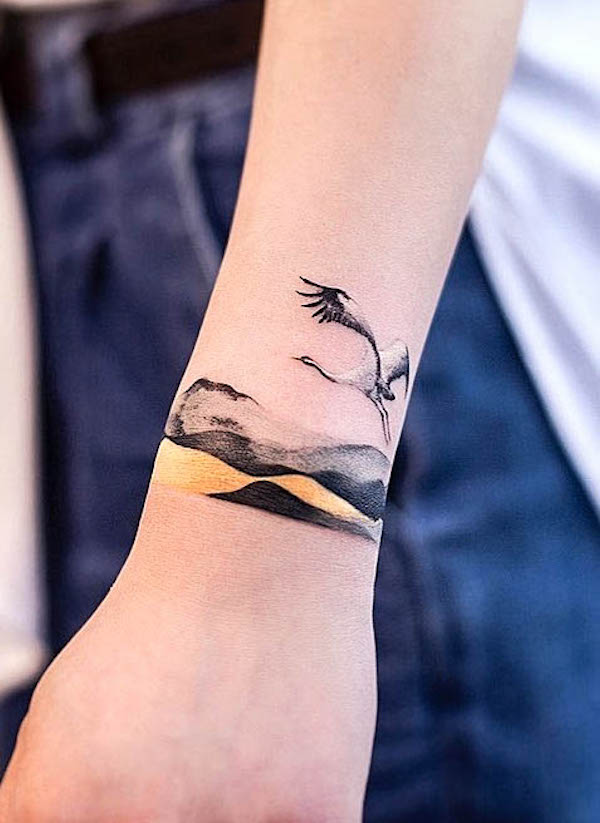 Tatuaj peisaj oriental la incheietura mainii pentru femei de @newtattoo_franky