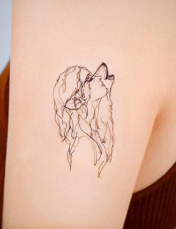 Tatuaj ea lup de pe brat de @pauline.tattoo