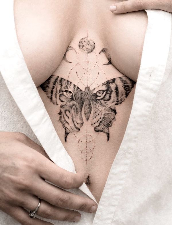 Tatuaj cu ochi de molie de tigru de @tritoan_7th - tatuaj rau pentru femei