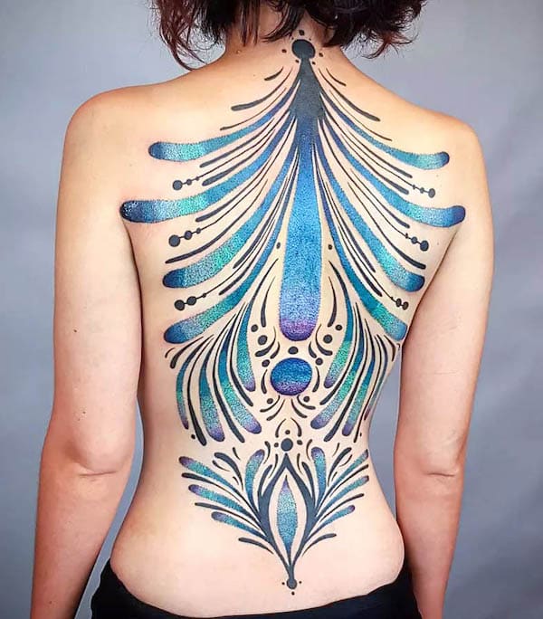 Tatuaj complet pe spate de @mandalareflexions