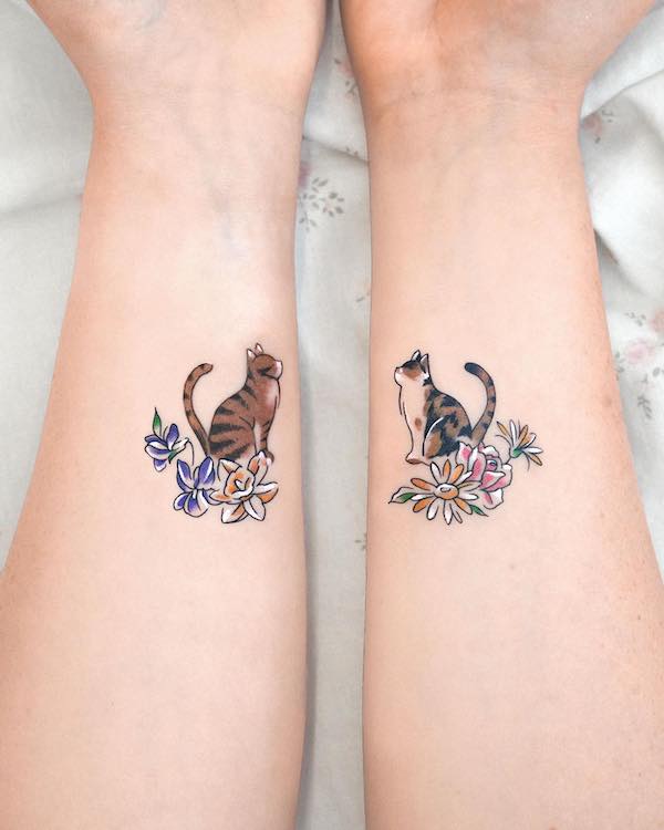 Tatuaje de antebrat potrivite pentru iubitorii de pisici de @eden_tattoo